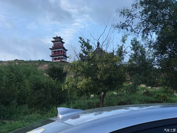 阊闾城碧铺秋草鸟鹊桥红带夕阳夕阳下的美