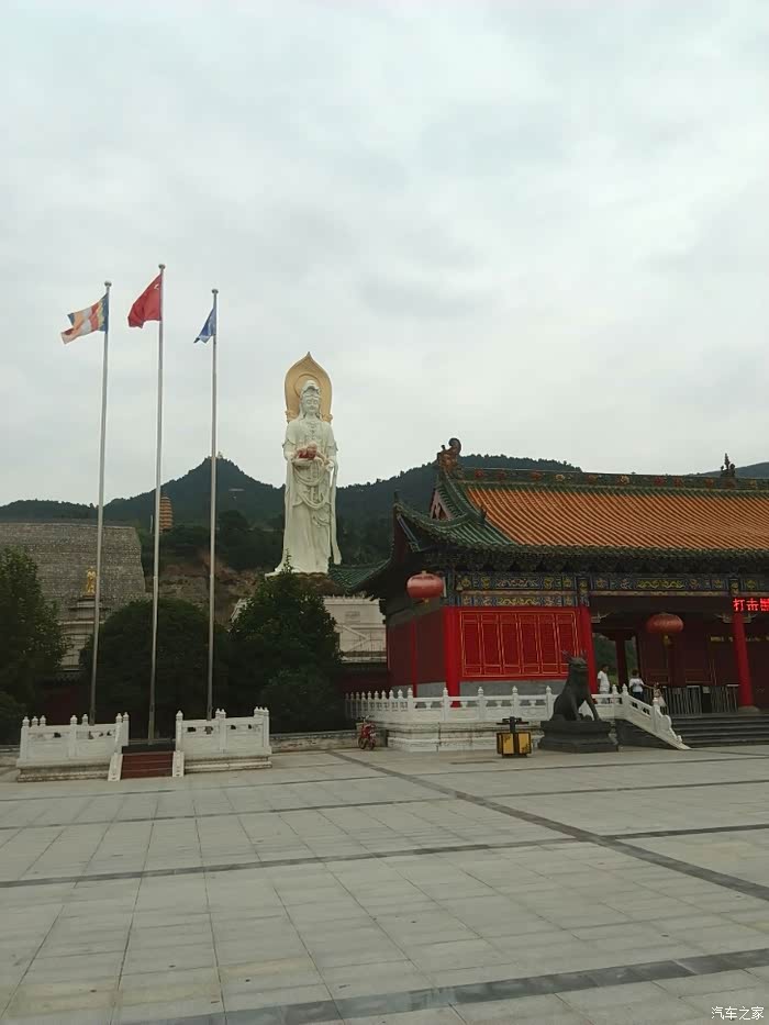 灵山寺大门口,庄观吧