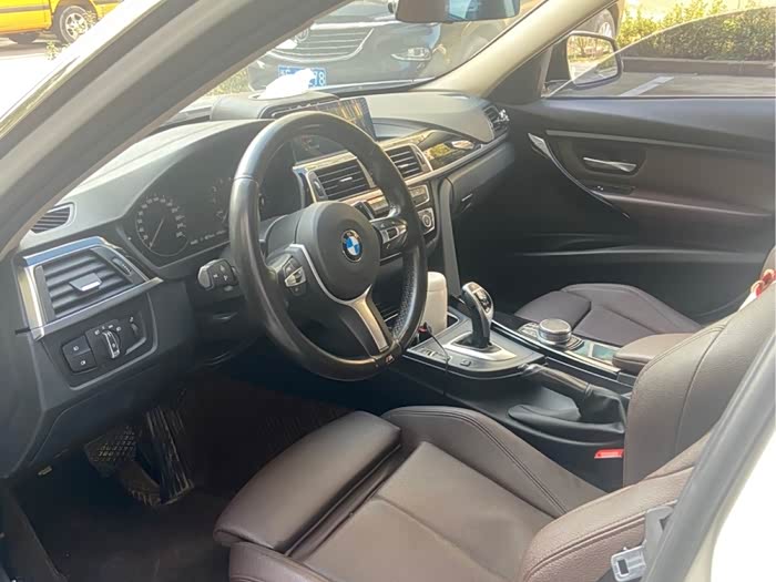 出一台2018年领先型宝马3系