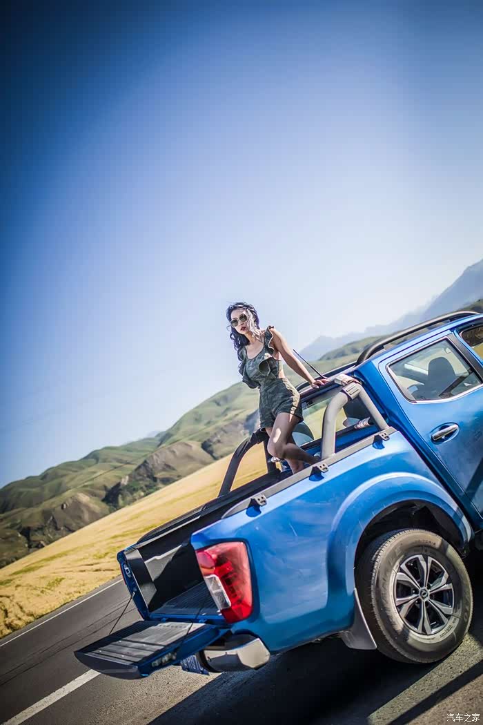 女神驾郑州日产锐骐6手动皮卡带你打卡新疆网红公路