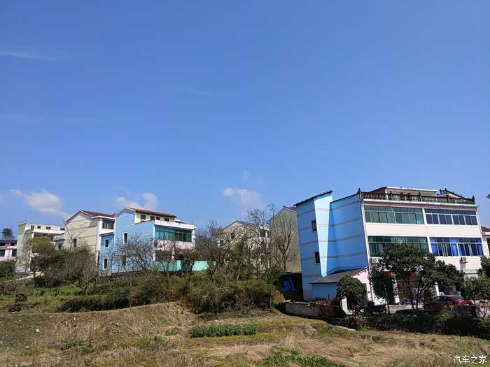 高配置与低油耗的vv5打卡多彩村庄马桥村