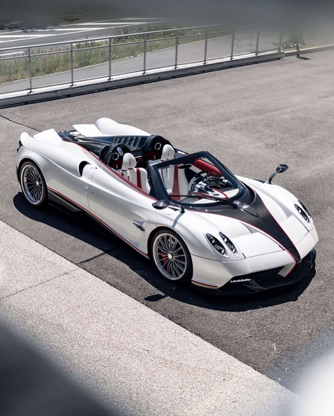 帕加尼huayra roadster