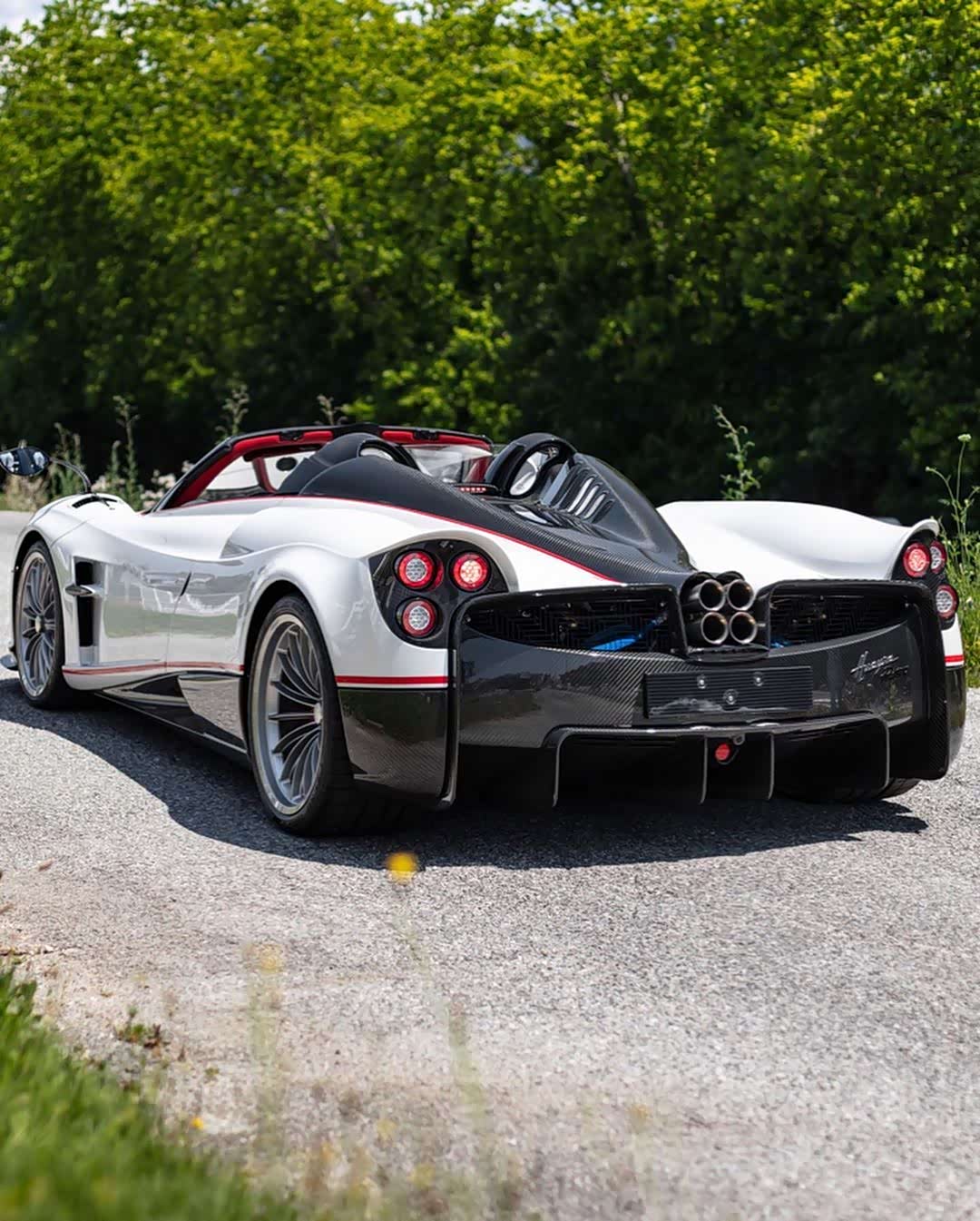 帕加尼huayra roadster