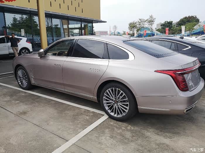 红旗h9流沙金色