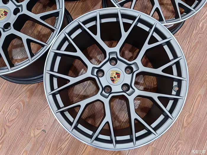 出保时捷992卡雷拉卡雷拉s原厂鸟巢轮毂