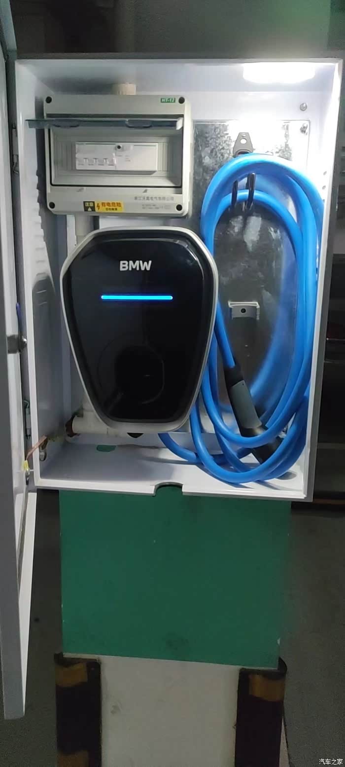 宝马原厂充电桩是220v