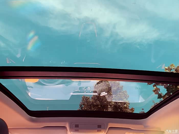 追一抹浅浅的微凉,和小铠领秋之风姿,不负秋光