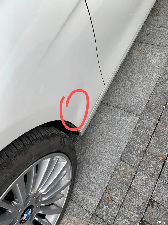 【图】车子凹进去了一小块 有懂行的嘛_宝马3系论坛_汽车之家论坛