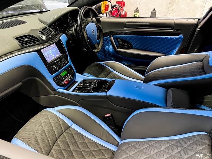 玛莎拉蒂gt右肽版游艇蓝内饰