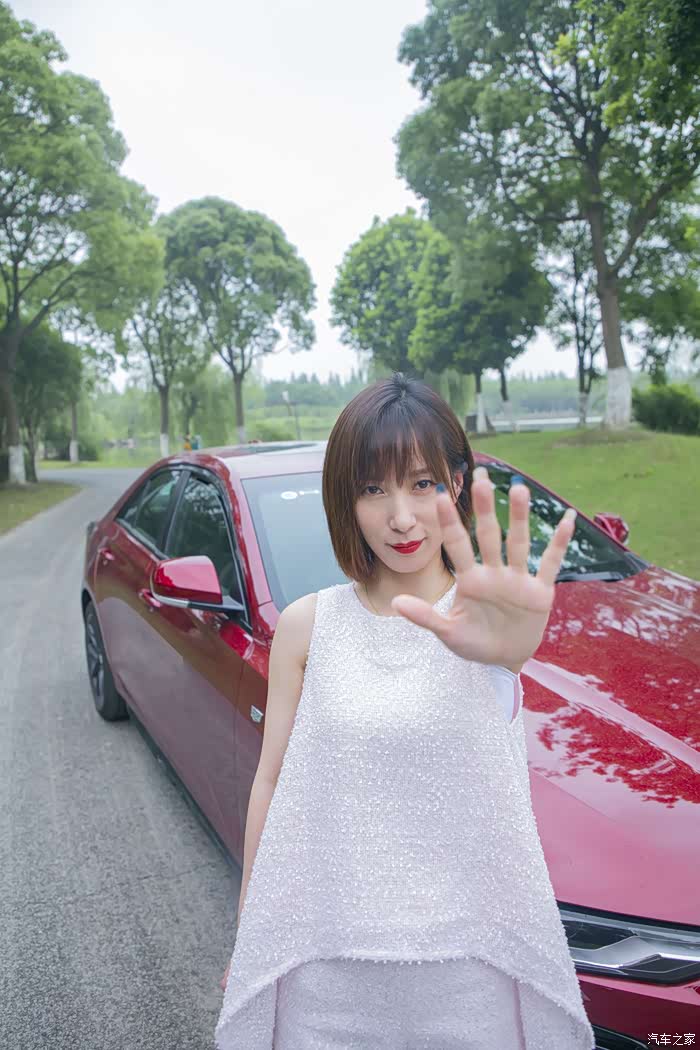媳妇当车模惹火夏日清凉旅拍