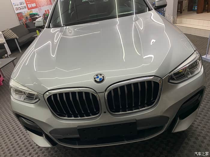 51号提的宝马x4冰河银