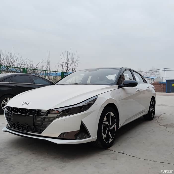 七代伊兰特14t尊贵白车黑顶