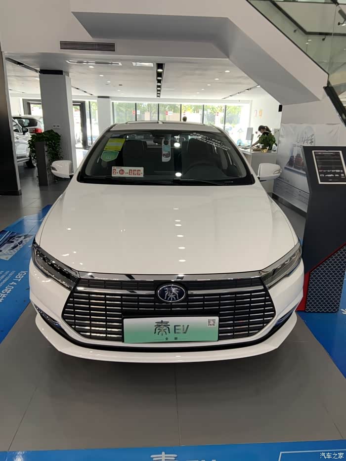 比亚迪新能源车秦ev