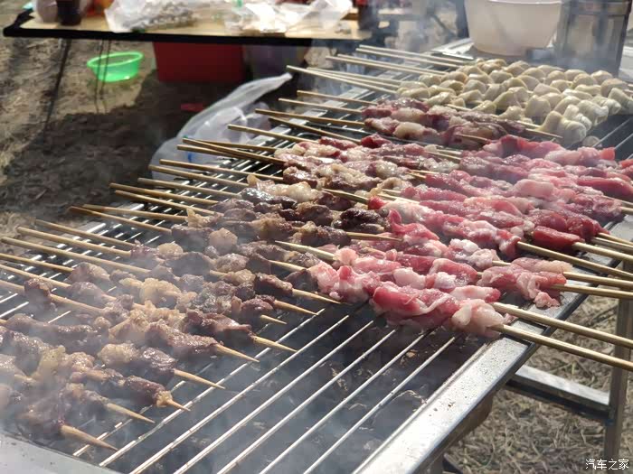 骏客中国庆祝北京再次降到三级河边烧烤整起来