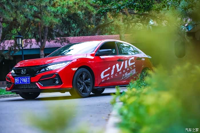 新手司机可以考虑下性能小钢炮思域帅呆了