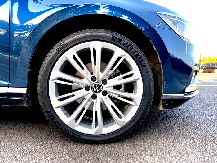 蔚揽畅行改r19轮毂完毕