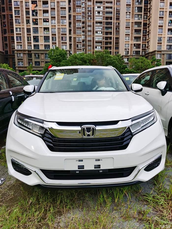 本田冠道轴距2820mm有双色车身四出排气