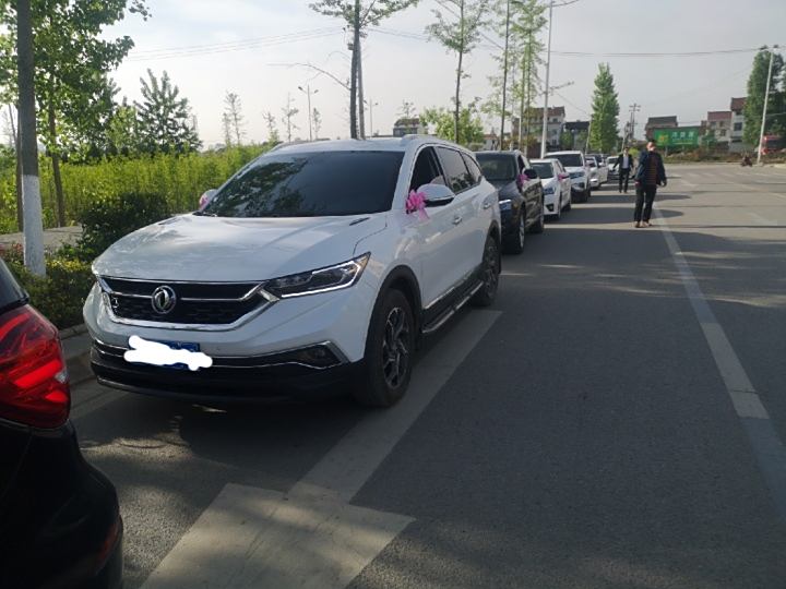 接亲车队十几辆车,还是ax7最漂亮.