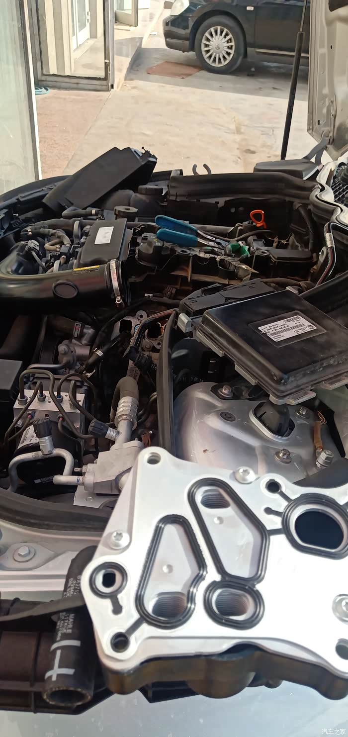 2013年奔驰c200更换机油格底座