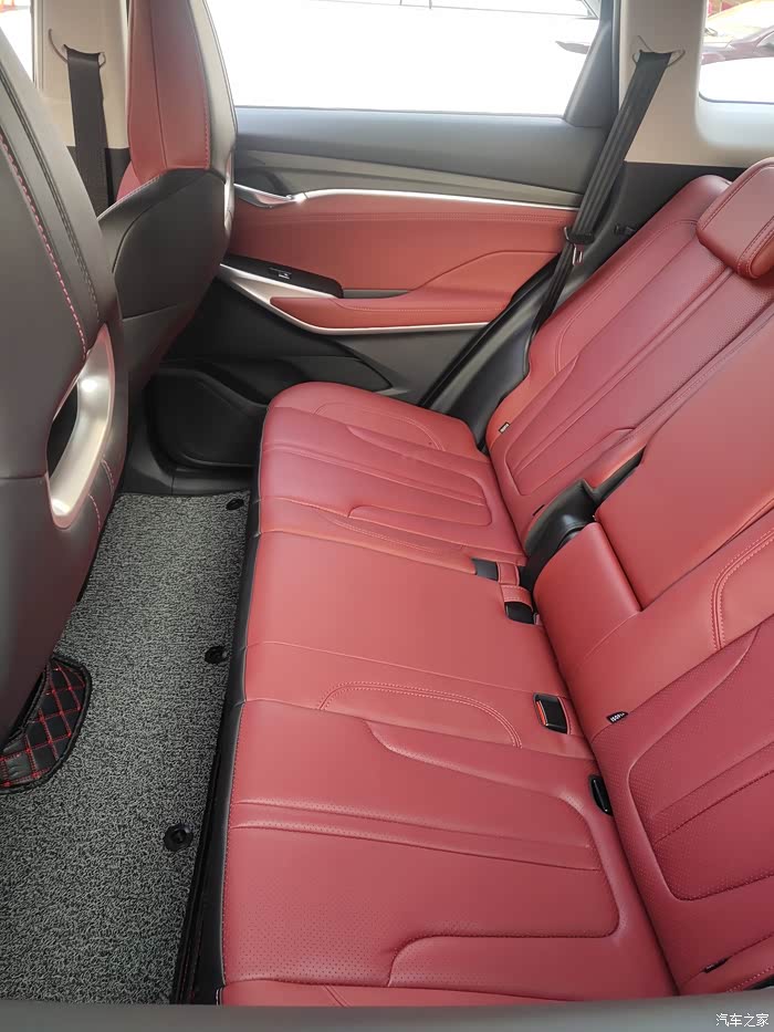 结伴同行互相关照一起加油