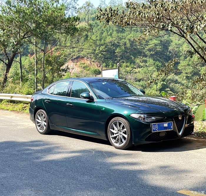 21款竞速绿绿得发黑