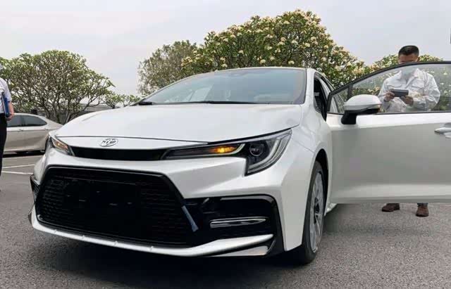 2020款丰田雷凌实车现身外观更激进这颜值是你的菜吗