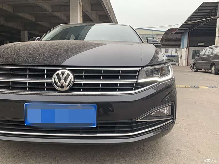 黑色的外观看着更加有品位和档次,宝来的每一处细节设计的都相当精致