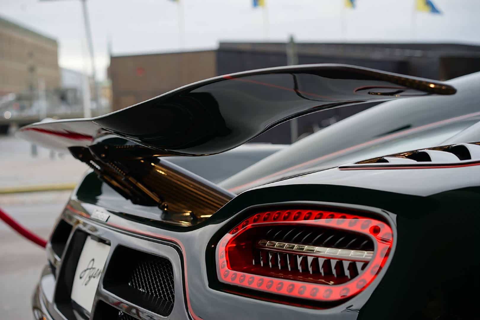 科尼塞克agera r,超大尾翼是亮点.