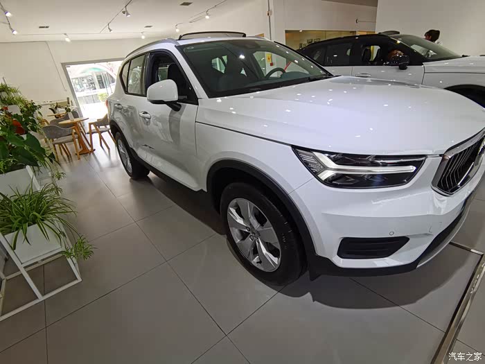 陪女儿看沃尔沃xc40t3版