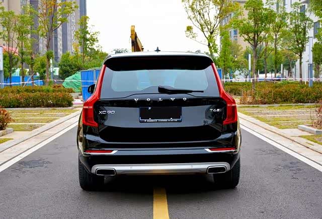 这款车就是沃尔沃旗下的高端豪华suv—沃尔沃xc90