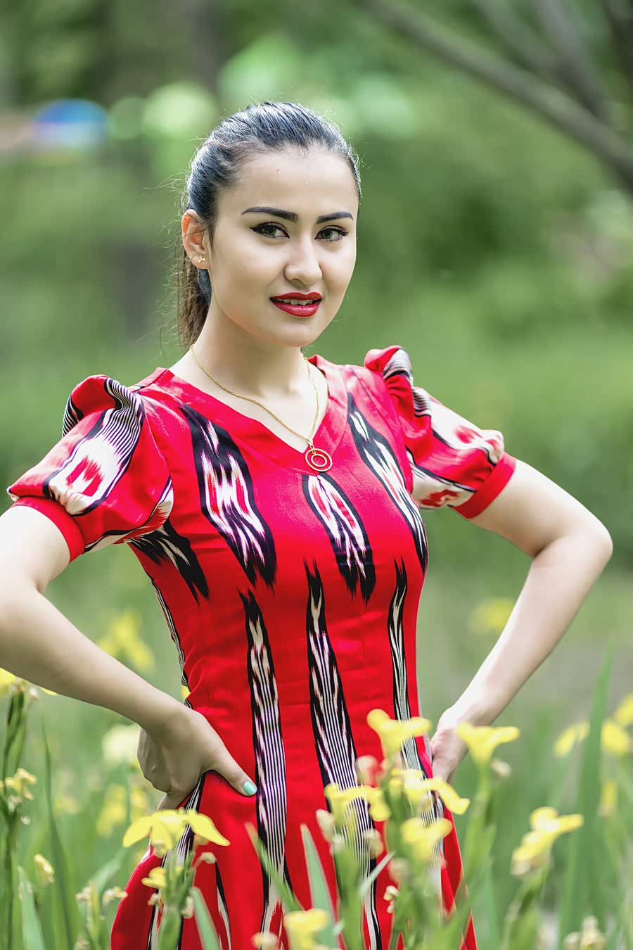 美丽的少数民族姑娘能歌善舞浓浓的民族特色