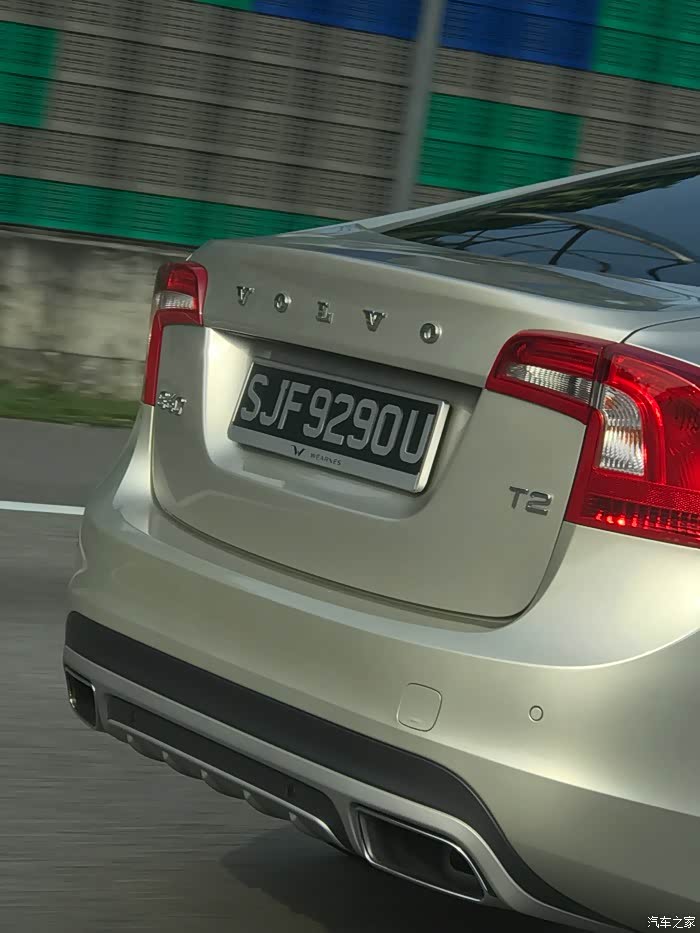 【图】偶遇s60 t2 有图_沃尔沃s60论坛_汽车之家论坛