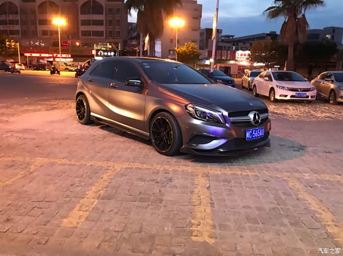 奔驰a180 改a45哑光灰色