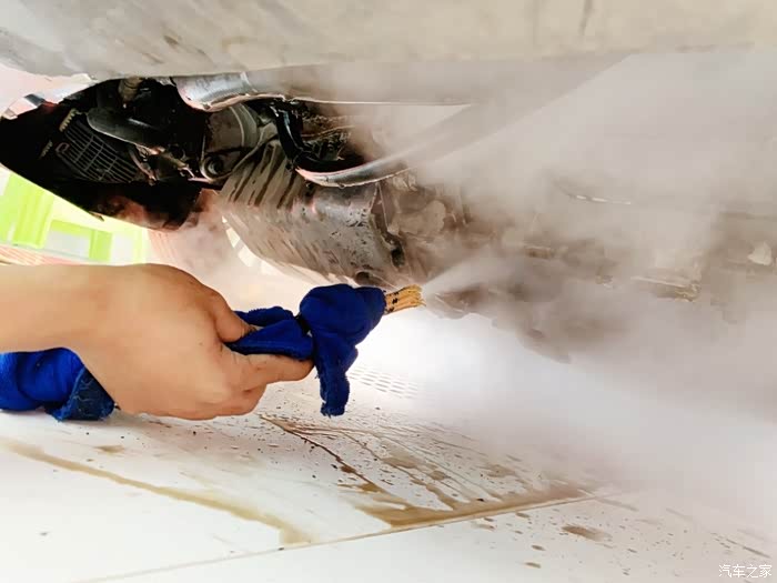 低趴蒸汽清洗发动机油泥