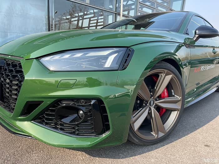 试驾车退役索诺玛绿奥迪rs5