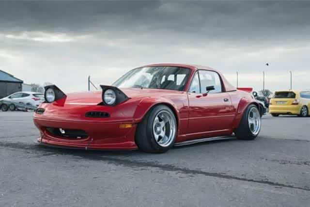 马自达mx5.一款平民级别的跑车.