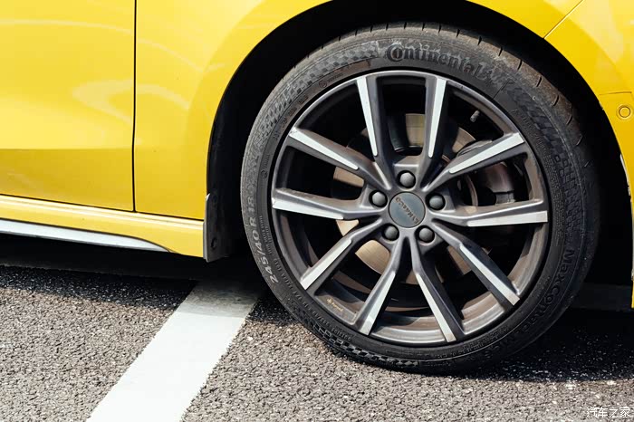 这辆领克03 搭配的是来自马牌的轮胎抓地力非常好