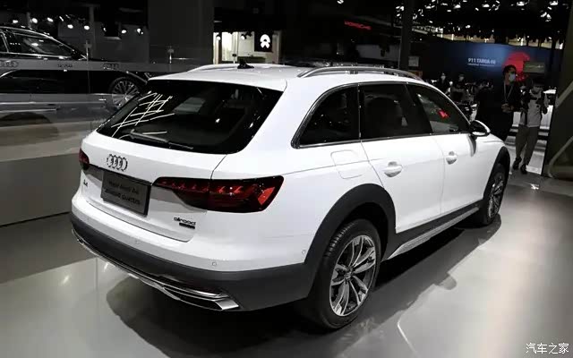 开着来自奥迪的进口旅行车a4allroad这种意境太好