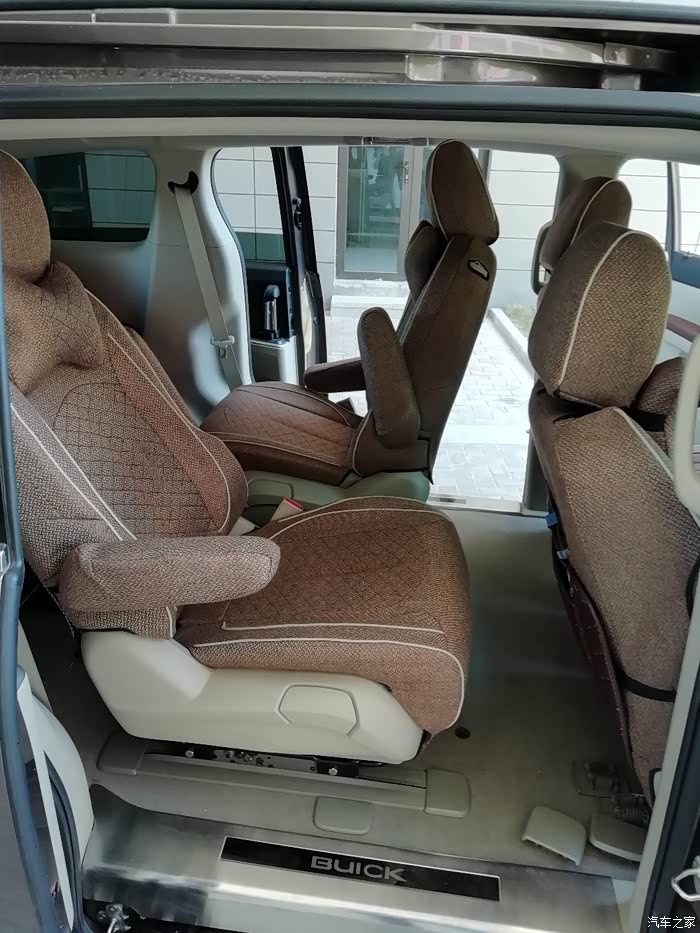 转让别克商务车中排座椅转盘