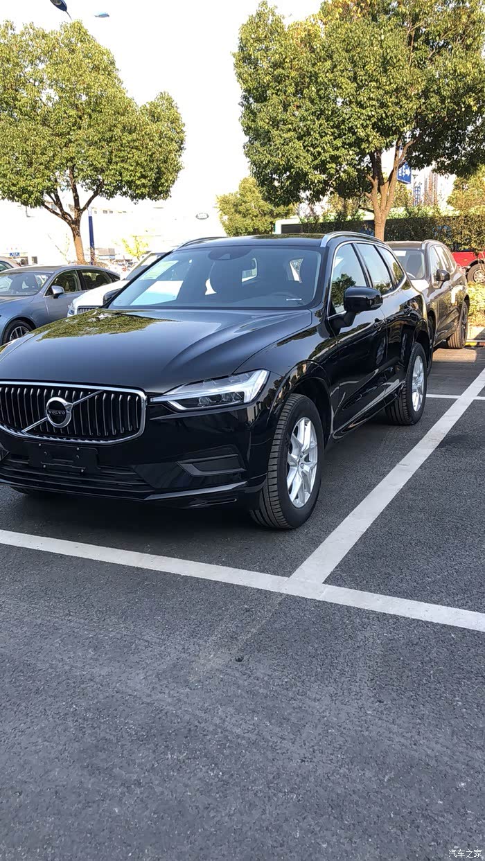 各位大神19款沃尔沃xc60智远运动版黑色还是白色好看?