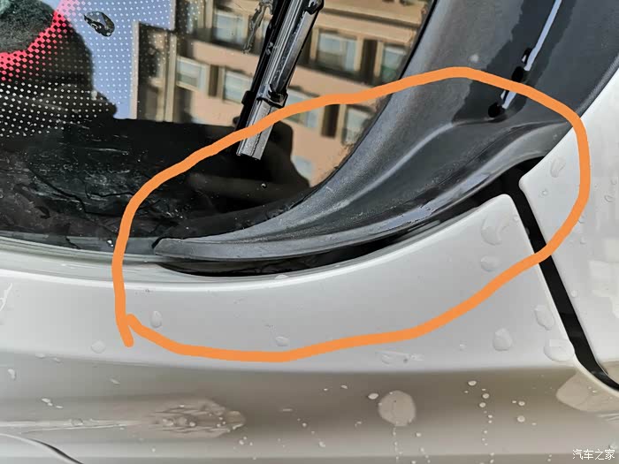 求教前挡风玻璃导水槽和a柱之间有很大缝隙有安全隐患吗