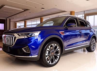 外形很年轻,车身线条比例饱满,车头车尾都比较耐看,感觉这个蓝色很