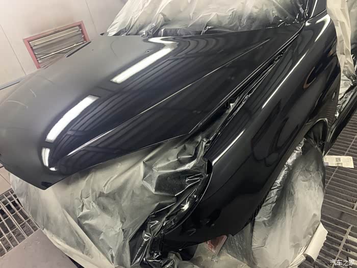 颜色用的是奔驰黑珍珠成品漆,这样以后补漆直接买就行,不会有色差