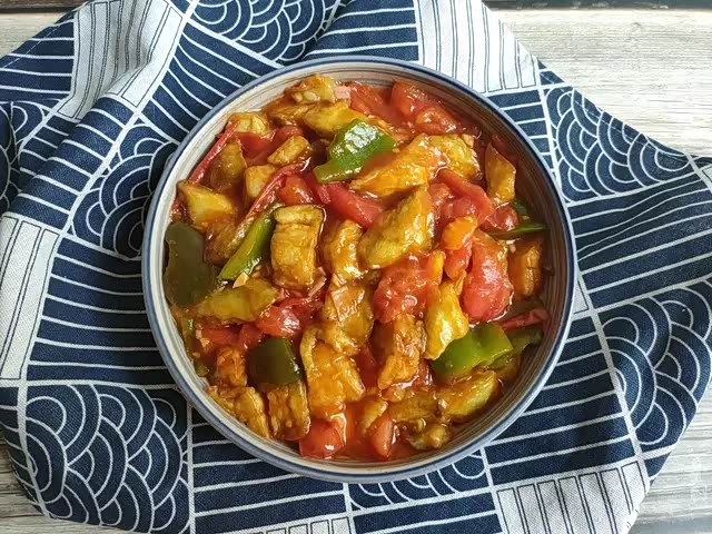 西红柿炖茄子,第一次这么做,还挺好吃.