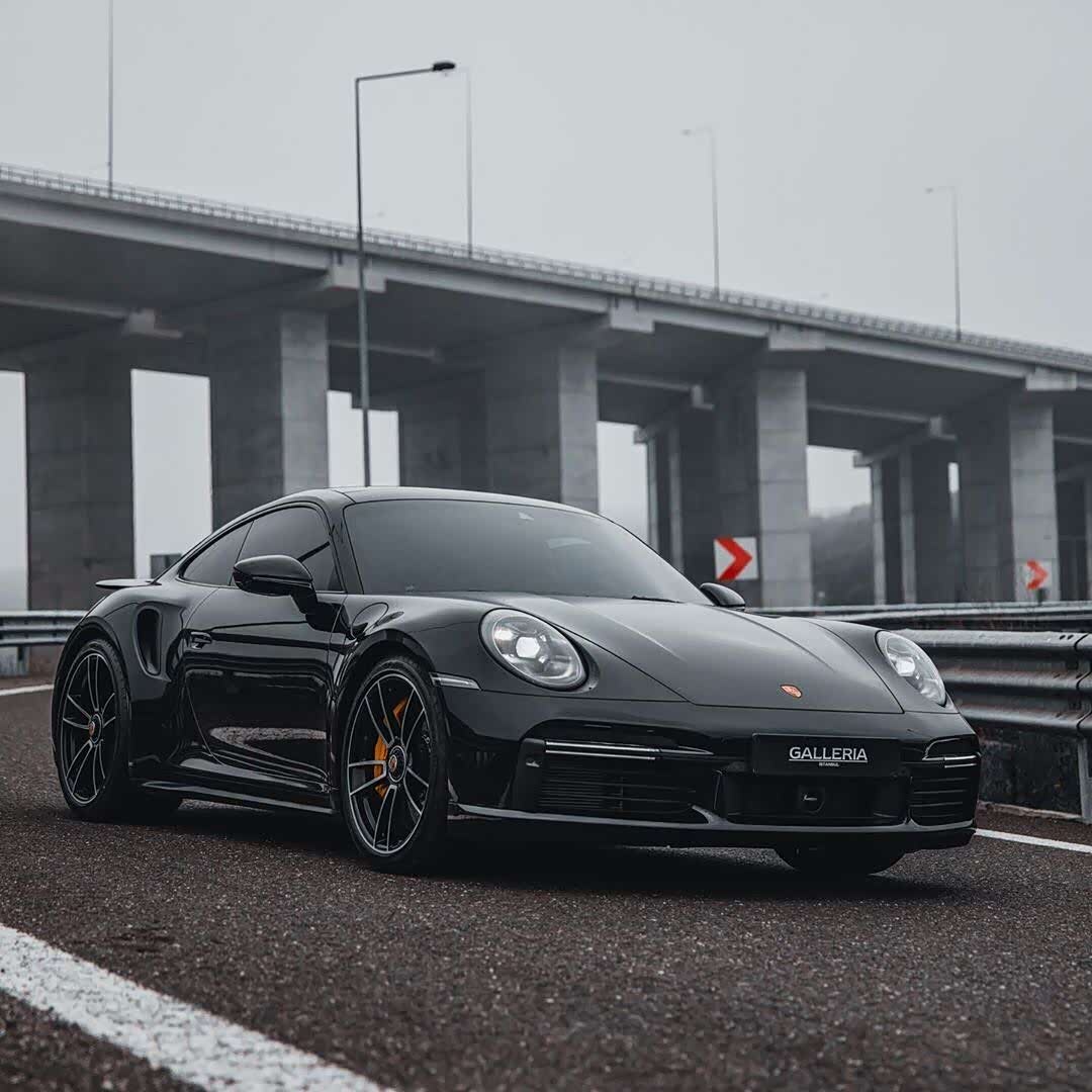 保时捷911 992 turbo s,这黑色是真心帅呀