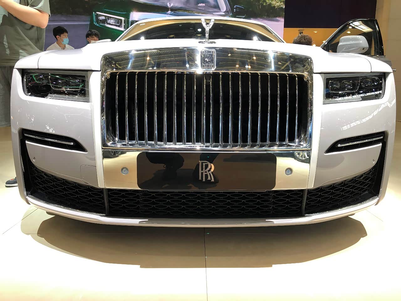 全新一代劳斯莱斯古思特真滴好看觉得圆润前脸的设计更具魅力