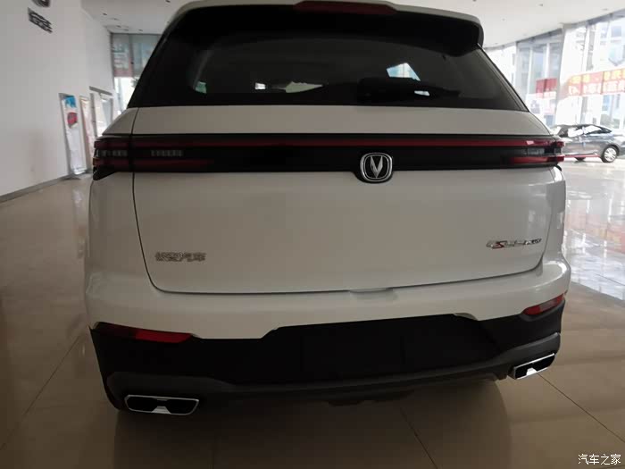 赏析白色cs55plus蓝鲸版外观帅气动感十足