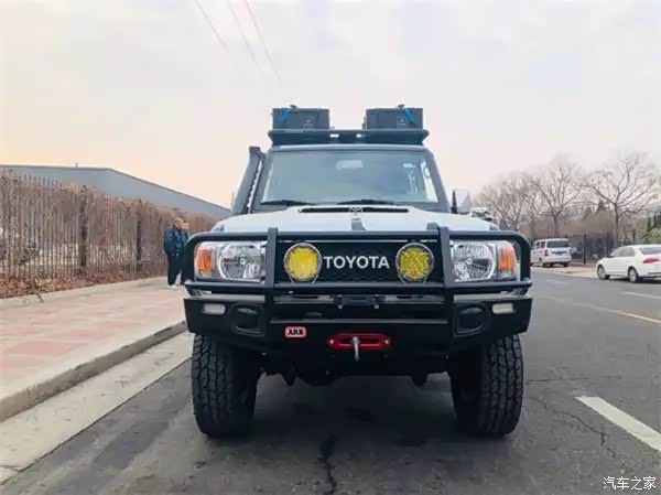 硬派越野中的大哥大——进口丰田lc79 66皮卡
