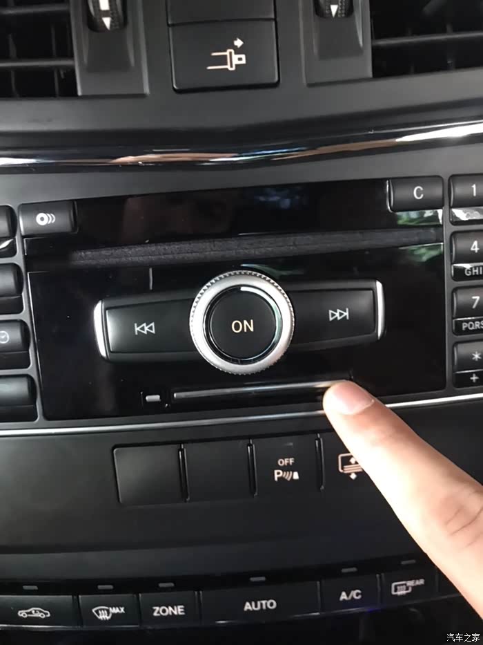 奔驰e260cgi轿跑2010款支持u盘和aux吗