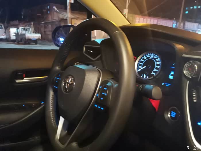 开车出来兜风赏夜景